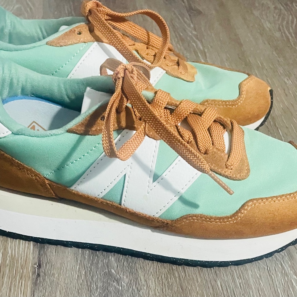 New Balance Womens size 7